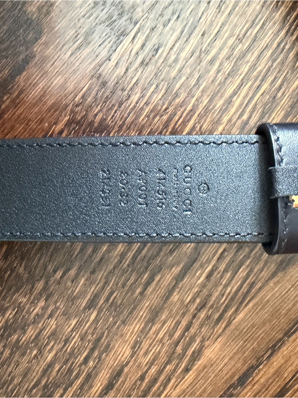 Gucci Black Leather Belt with Gold Accent - Picture 3 of 5